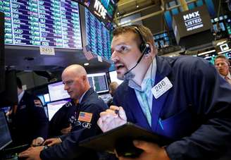Operadores trabalham na Bolsa de Nova York 
09/10/2019
REUTERS/Brendan McDermid