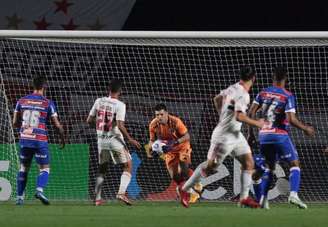 Belmonte negou procura por goleiro para essa temporada (Foto: Rubens Chiri/saopaulofc.net)