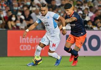 Thuler em ação pelo Montpellier diante do Olympique, do atacante Payet (Foto: PASCAL GUYOT/AFP)