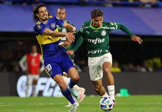 Surpresa na formação do Boca, Cavani atuou mais recuado contra o Palmeiras na Bombonera