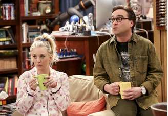 Kaley Cuoco e Johnny Galecki em cena de 'The Big Bang Theory'