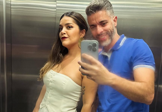 Paulo Menezes ao lado da esposa, Camila, que está em estado vegetativo 