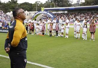 Roger Machado antes do início da partida contra o Bahia –