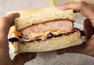 O sanduíche da atualidade que vem ganhando os corações dos apaixonados por gastronomia tem origem japonesa