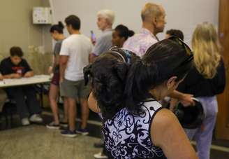 Movimentação de eleitores em local de votação na zona sul do Rio de Janeiro