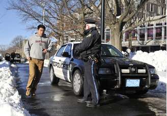 Polícia isola o campus da universidade de Harvard, em Cambridge