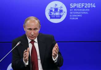 <p>O presidente da Rússia, Vladimir Putin,declarou durante uma sessão do Fórum Econômico Internacional em São Petersburgo que a Ucrânia está mergulhada em uma guerra civil</p>