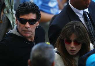 <p>Maradona e a filha Gianina, ex-mulher de Agüero</p>