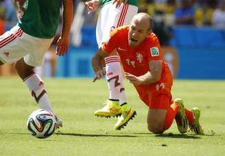<p>Robben admitiu que tentou simular um pênalti na vitória holandesa sobre o México nas oitavas</p>