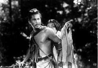 <p><strong>Rashomon (1950)</strong></p><p><strong>Duração: </strong>88 min</p>

<p>Akira Kurosawa dirige este clássico sobre um crime que é narrado sob diferentes pontos de vista durante o julgamento: o de um bandido, o da viúva e do próprio samurai assassinado, que testemunha através de um médium. </p>