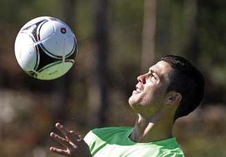 Cristiano Ronaldo durante treino 29/5/2012 REUTERS/Jose Manuel Ribeiro 