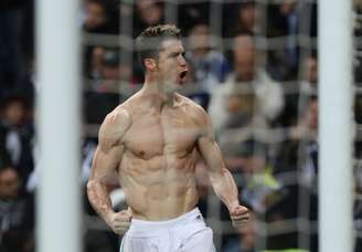 Cristiano Ronaldo comemora o gol da classificação