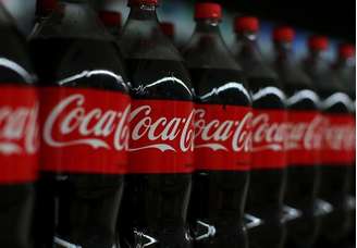 Prateleira com garrafas de Coca-Cola
10/01/2017
REUTERS/Mike Blake