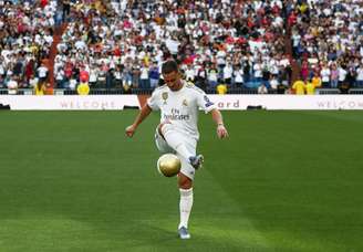 Eden Hazard foi apresentado no Real Madrid em frente a 50 mil torcedores