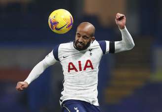 Brasileiro Lucas Moura esteve em campo no empate sem gols
