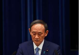 Primeiro-ministro do Japão, Yoshihide Suga, duante entrevista coletiva em Tóquio
REUTERS/Issei Kato/Pool
