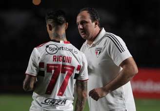 Rogério Ceni orienta Rigoni no jogo contra o Sport: treinador alertou sobre risco (Foto: Rubens Chiri/saopaulofc.net)