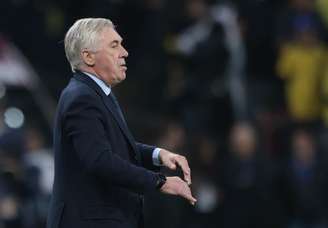 Carlo Ancelotti em partida contra o Paraguai