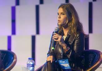 Sue Ann, médica especialista em vacina, na plenaria, durante a RIW Rio Innovation Week