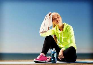 Entenda quando usar gelo, alongar ou descansar para recuperar o corpo sem aumentar o risco de lesão