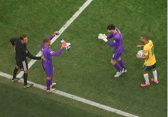 Mathew Ryan entra em campo no lugar de Patrick Beach