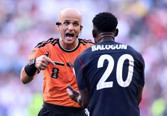  Adham Makhadmeh conversa com Folarin Balogun 