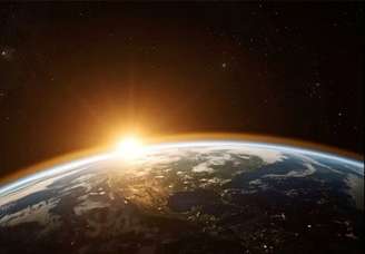 Astrofísicos examinaram mais de perto a aparência do universo a bilhões de anos-luz da Terra. Lá, eles descobriram algumas estruturas verdadeiramente gigantescas