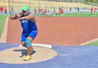 Alessandro treinando em Eugene (Foto: Divulgação/CBAt)