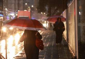 Registro de dia frio e chuvoso em SP.