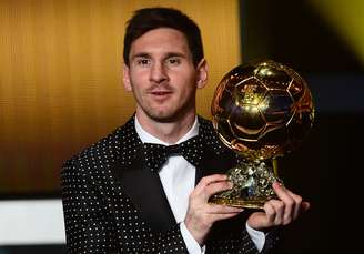 <p>Na última edição da Bola de Ouro, Messi já chamou atenção com terno de bolinhas</p>