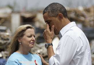 <p>Barack Obama visita as áreas afetadas pelo tornado que causou a morte de mais de 20 pessoas</p>