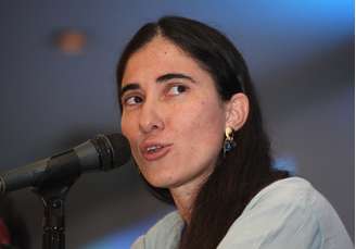 <p>Dissidente cubana, blogueira Yoani Sánchez, fala durante uma conferência de imprensa na reunião Sociedade Interamericana de Imprensa em Puebla, México, nesta foto de março de 2013</p>