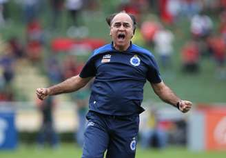 <p>Marcelo Oliveira comanda líder Cruzeiro</p>
