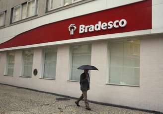 <p>Agência do banco Bradesco no centro do Rio de Janeiro; banco lucrou R$ 3,875 bilhões no terceiro trimestre deste ano</p>