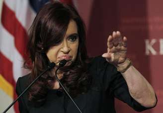 Kirchner fraturou o tornozelo e teve de cancelar sua viagem ao Brasil; vice a substituirá