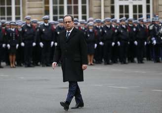 Presidente da França, François Hollande, em cerimônia a policiais mortos em atendados em Paris