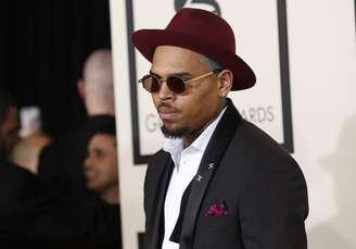 <p>O cantor Chris Brown chega à cerimônia do Grammy Awards, em Los Angeles, nos Estados Unidos, no início do mês</p>