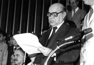 Tancredo foi eleito pelo Congresso Nacional em 15 de janeiro de 1985