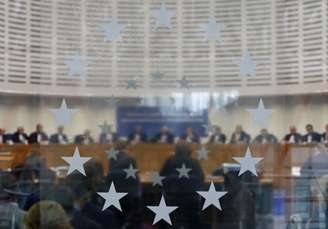 Juízes do Tribunal Europeu de Direitos Humanos durante audiência em Estrasburgo 10/06/2015 REUTERS/Vincent Kessler