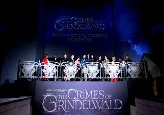 Elenco do filme "Animais Fantásticos: Os Crimes de Grindelwald" na estreia mundial do filme em Paris
