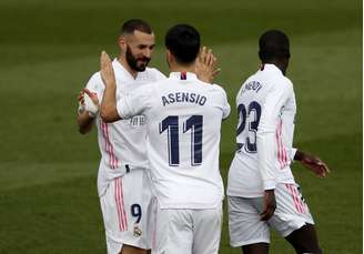 Benzema e Asensio comemoram gol do Real Madrid