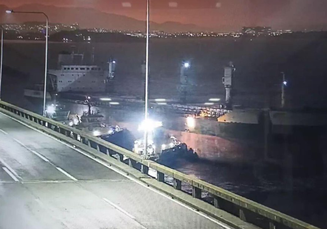 Ponte Rio-Niterói é fechada após colisão de navio; vídeo