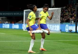 Ary Borges e Kerolyn comemorando gol na Copa do Mundo