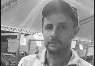 Fatalidade aconteceu enquanto o avô, junto com o neto, tentava desatolar caminhão