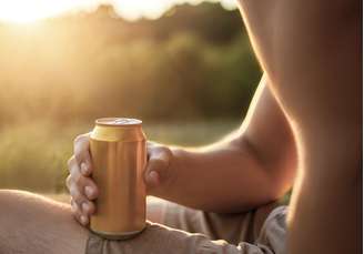 Descubra se cerveja em lata é mais segura em relação a contaminação por metanol