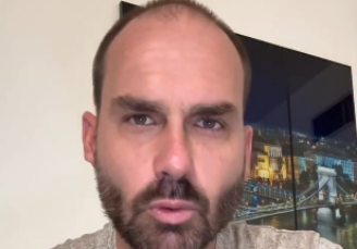 Eduardo Bolsonaro segue nos Estados Unidos e usa redes sociais para compartilhar mensagens políticas