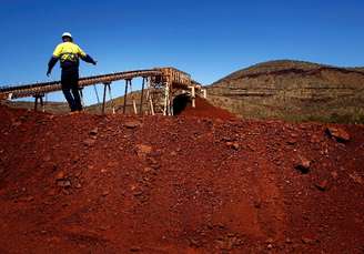 Pilha de minério de ferro na mina de minério de ferro Solomon da Fortescue, localizada no Vale dos Reis, cerca de 400 km ao sul de Port Hedland, na região de Pilbara, Austrália Ocidental
02/12/2013
REUTERS/David Gray