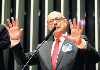 O senador Esperidião Amin protocolou projeto de lei que concede anistia a condenados pelos atos de 8 de janeiro.