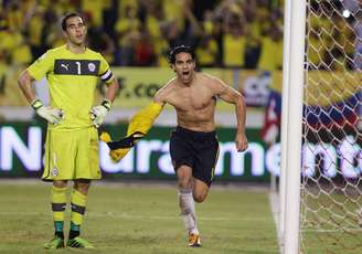 <p>Colômbia se classificou com drama, após gols de Falcao</p>