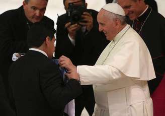 Diego Maradona em audiência com papa Francisco nesta segunda-feira.